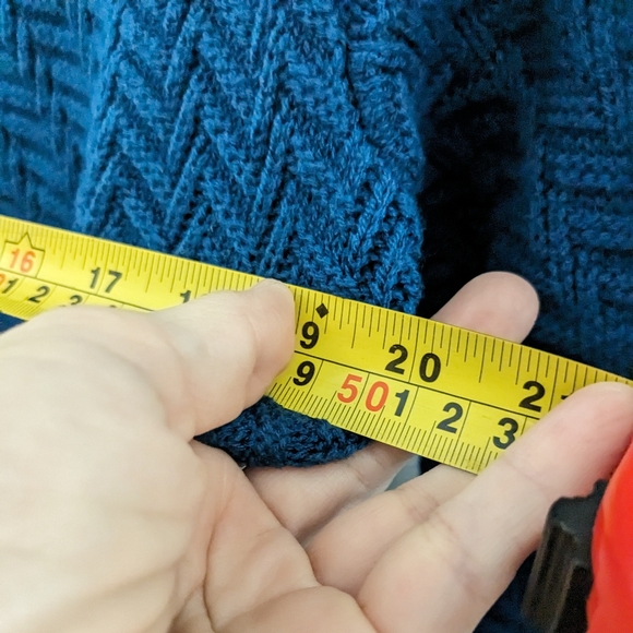 New York & Company knit sweater Medium Very soft. Beautiful Blue. 100% Acrylic. - Picture 3 of 10
